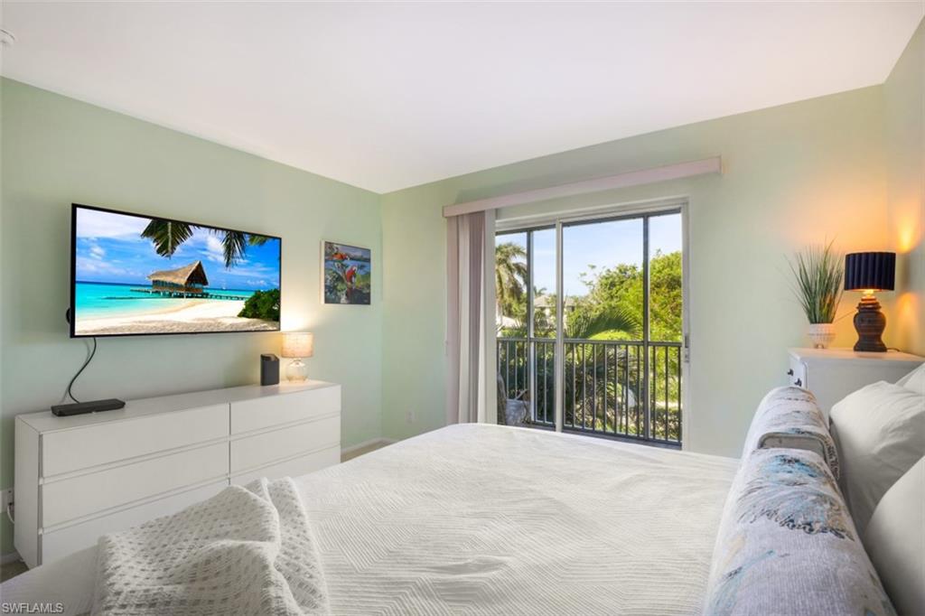 Bedroom with access to outside