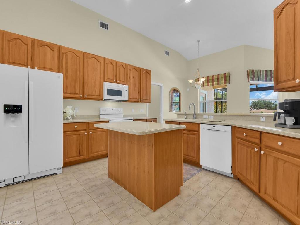 Kitchen w/ Island