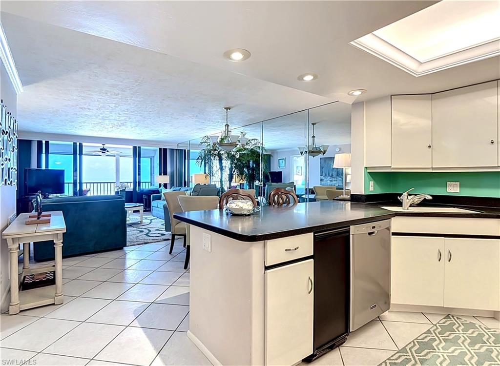 2800 Estero BLVD PH3