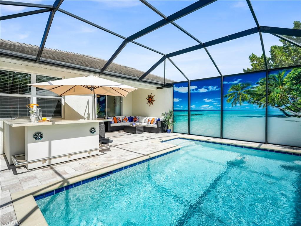 Pool with custom Privacy Screen