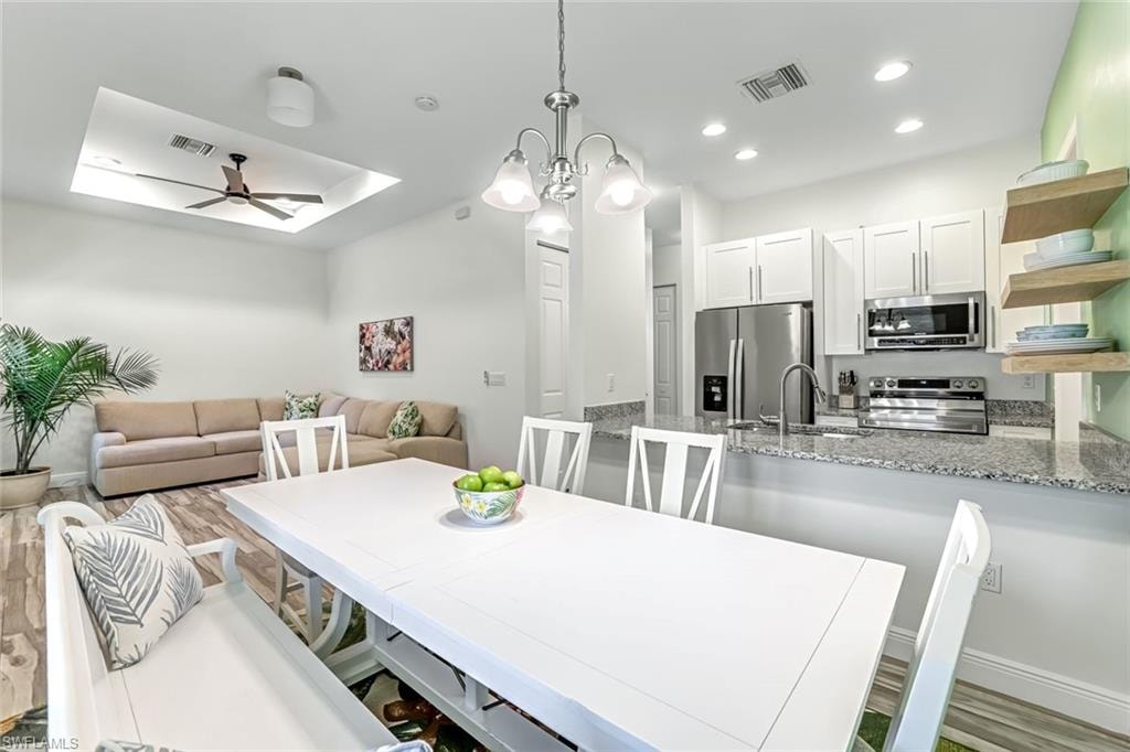 3980 Full Moon CT photo 7