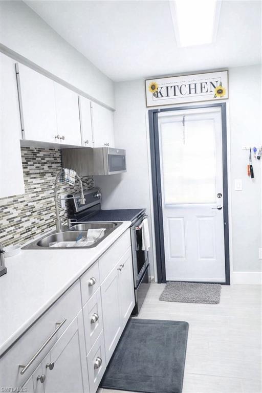 6 Aztec Lily LN