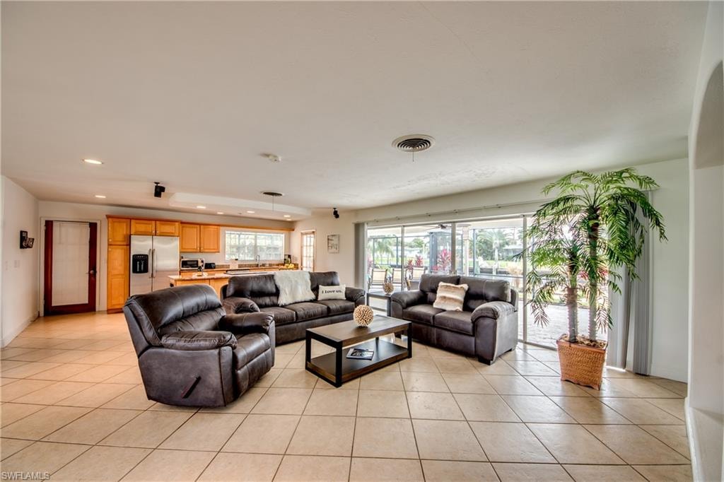 5359 Majestic CT photo 7