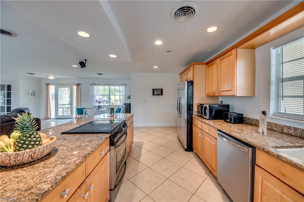 5359 Majestic CT photo 15