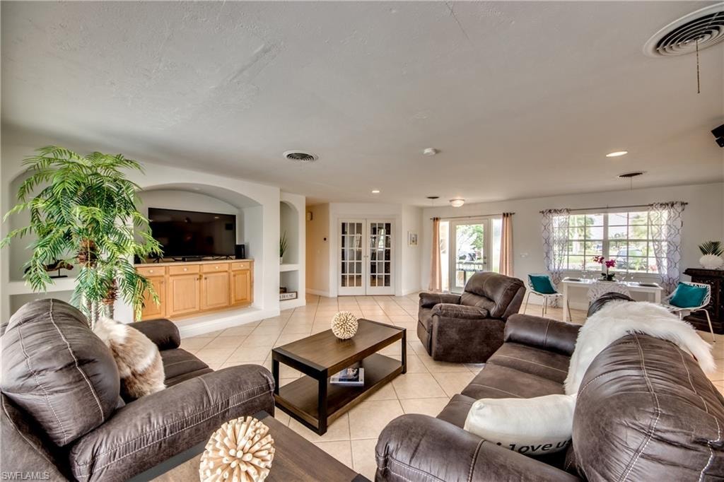 5359 Majestic CT photo 11