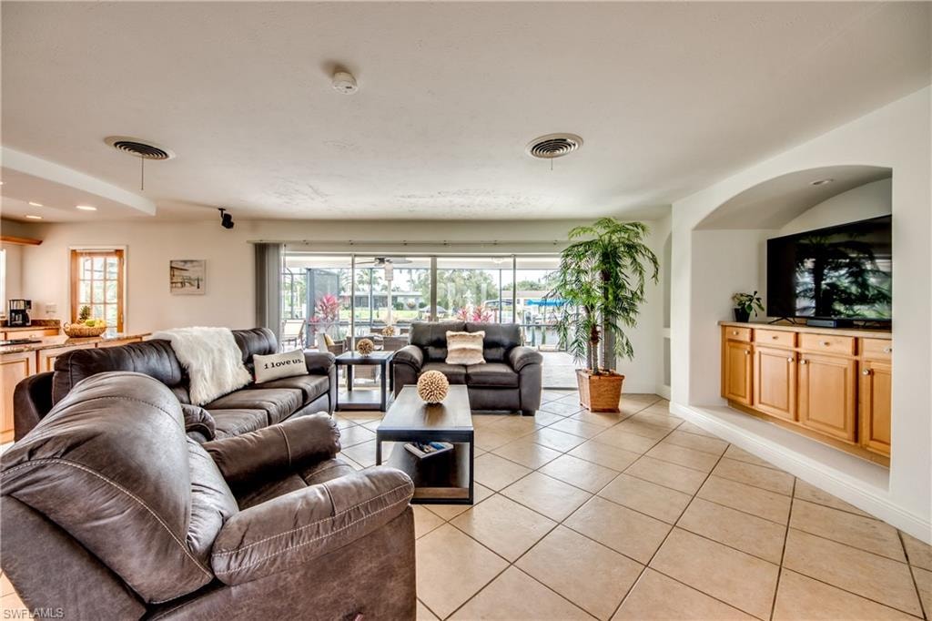 5359 Majestic CT photo 8