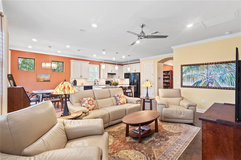5916 Prosperity LN photo 9