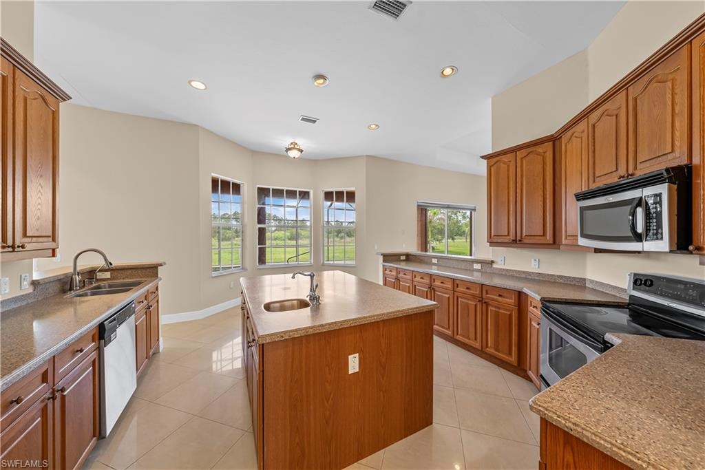 680 Mirror Lakes CT photo 8