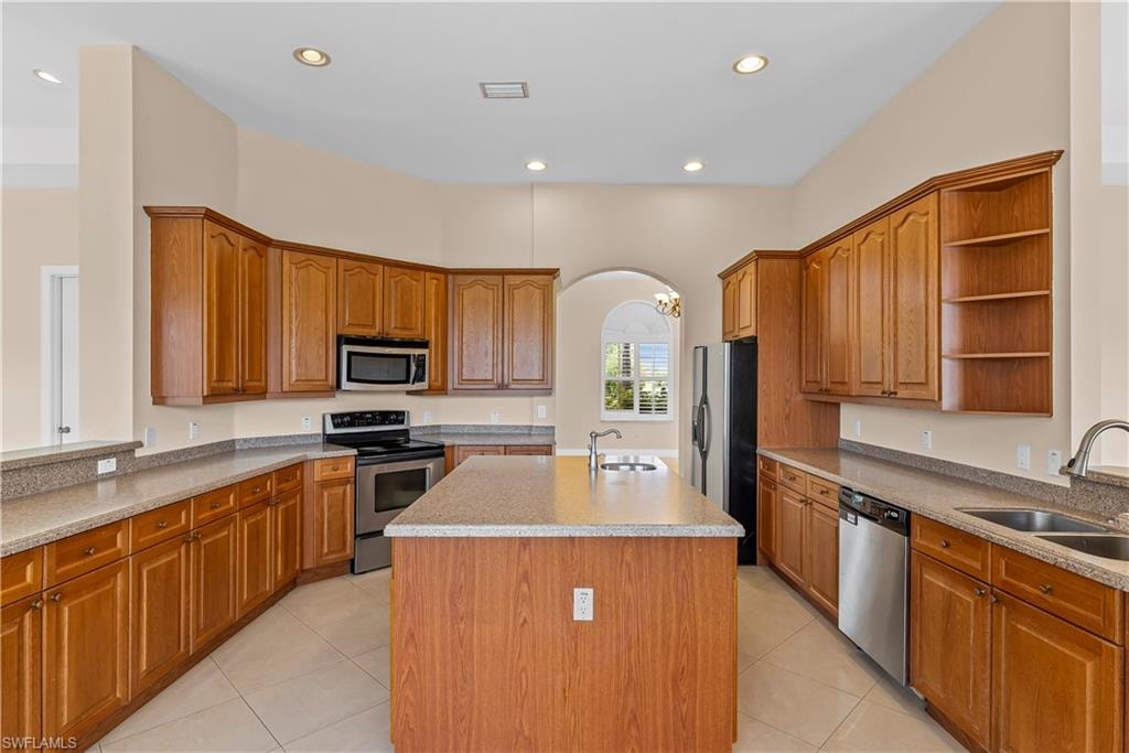680 Mirror Lakes CT photo 7
