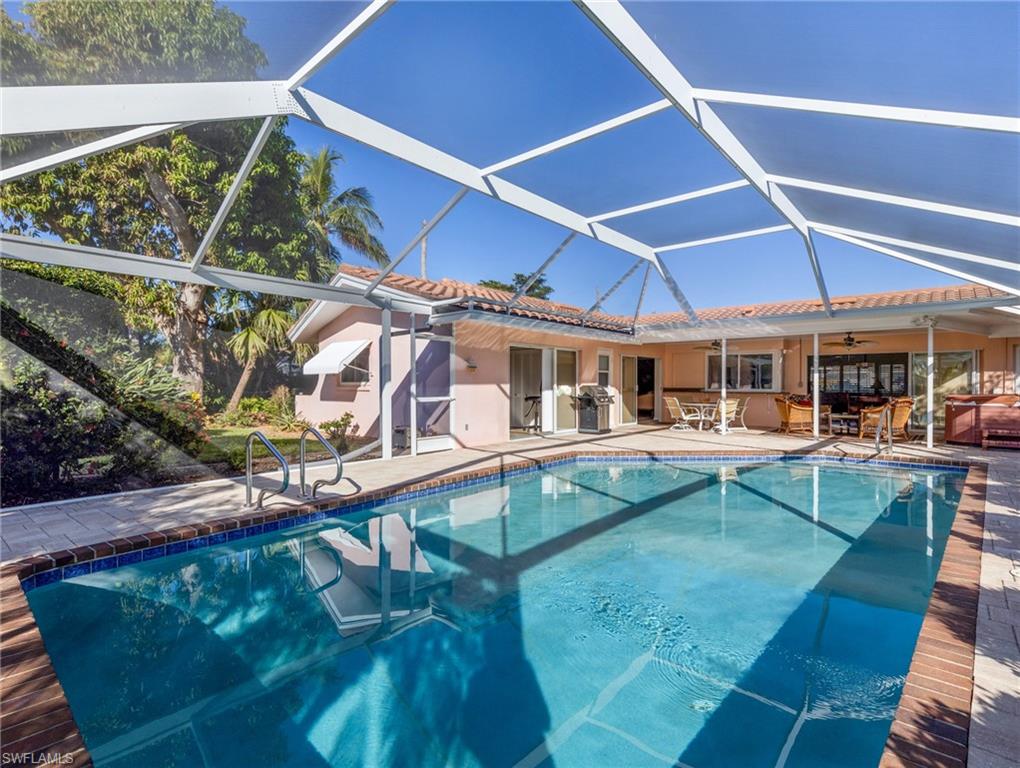 392 Snow DR