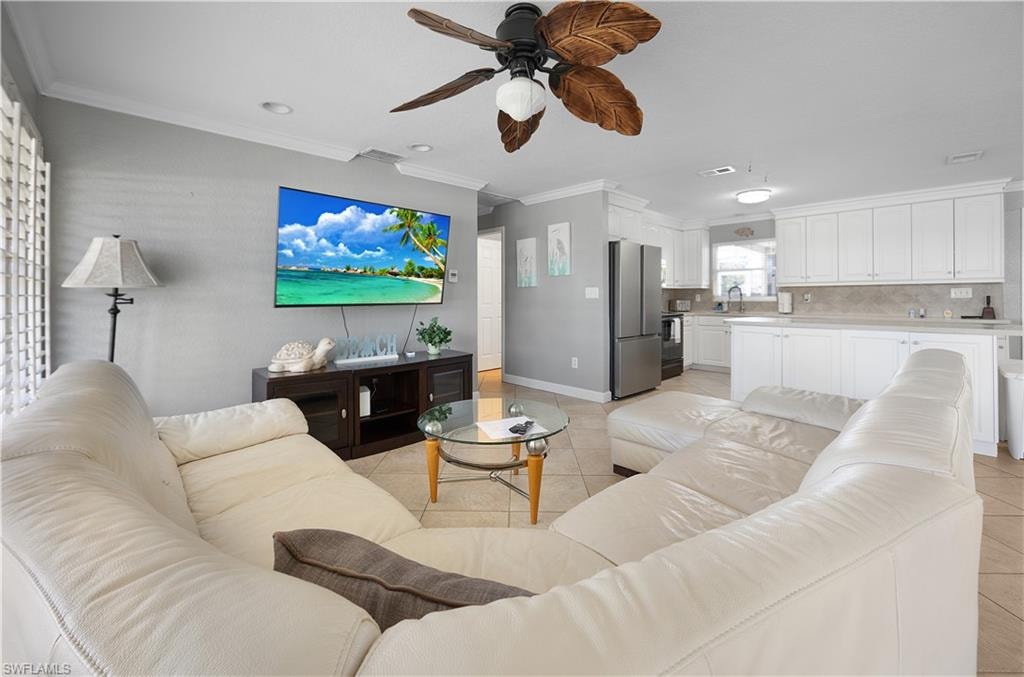1012 Wyomi DR