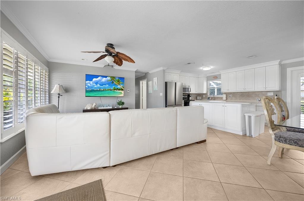 1012 Wyomi DR