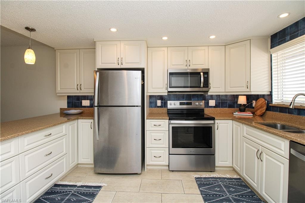 1686 Blue Point AVE B7 photo 16