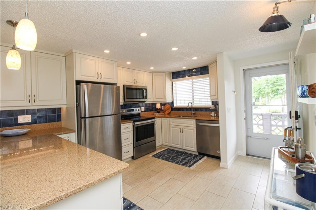 1686 Blue Point AVE B7 photo 14