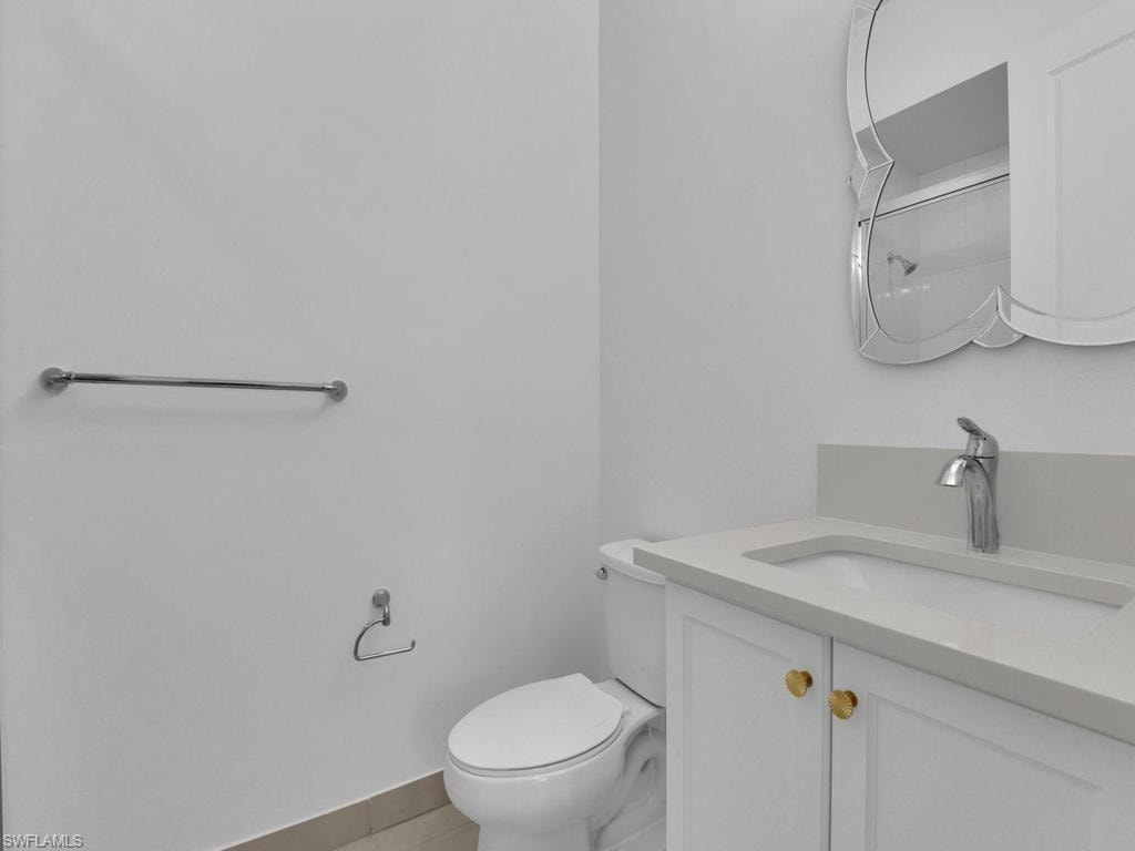 1st Floor Guest Full Bath