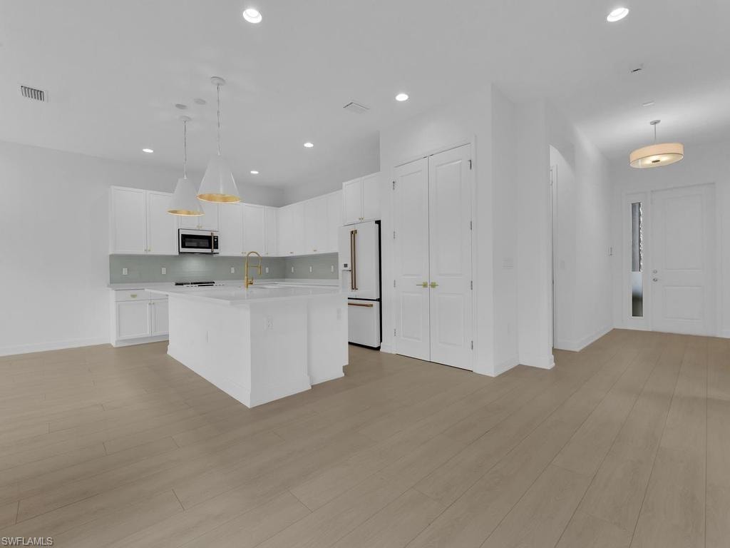 Foyer & Kitchen