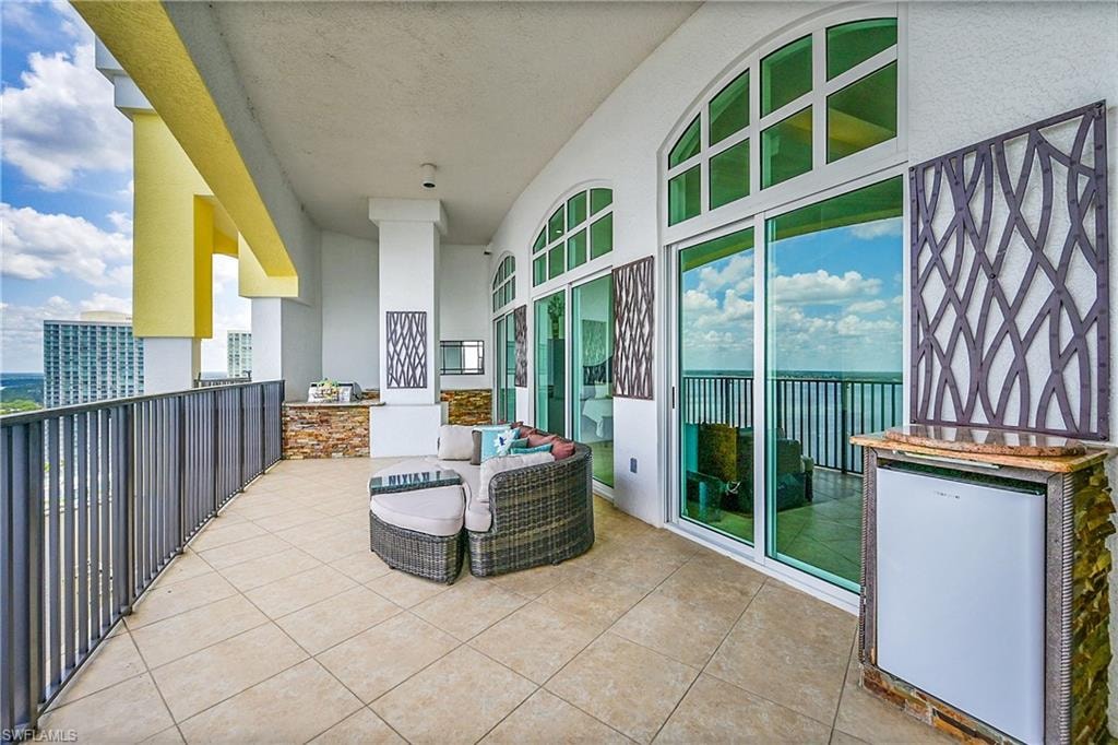 Balcony with an outdoor hangout area