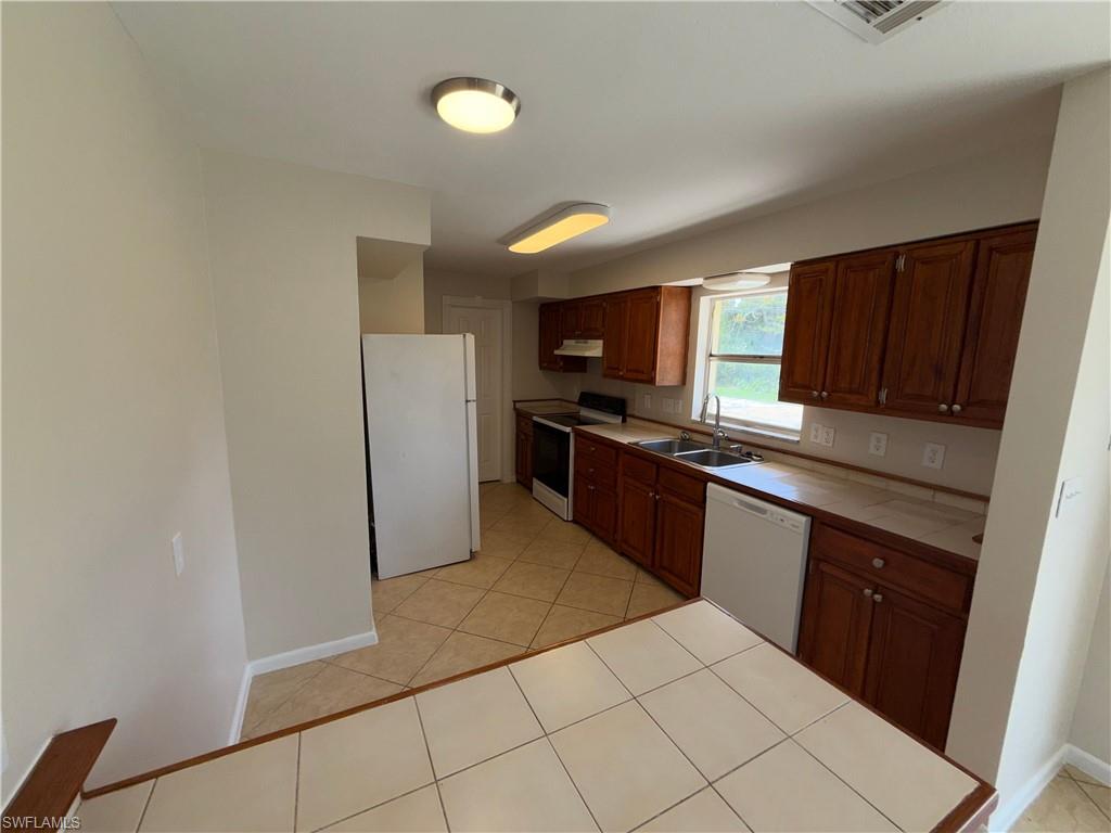 1101 Leeland Heights BLVD E photo 6