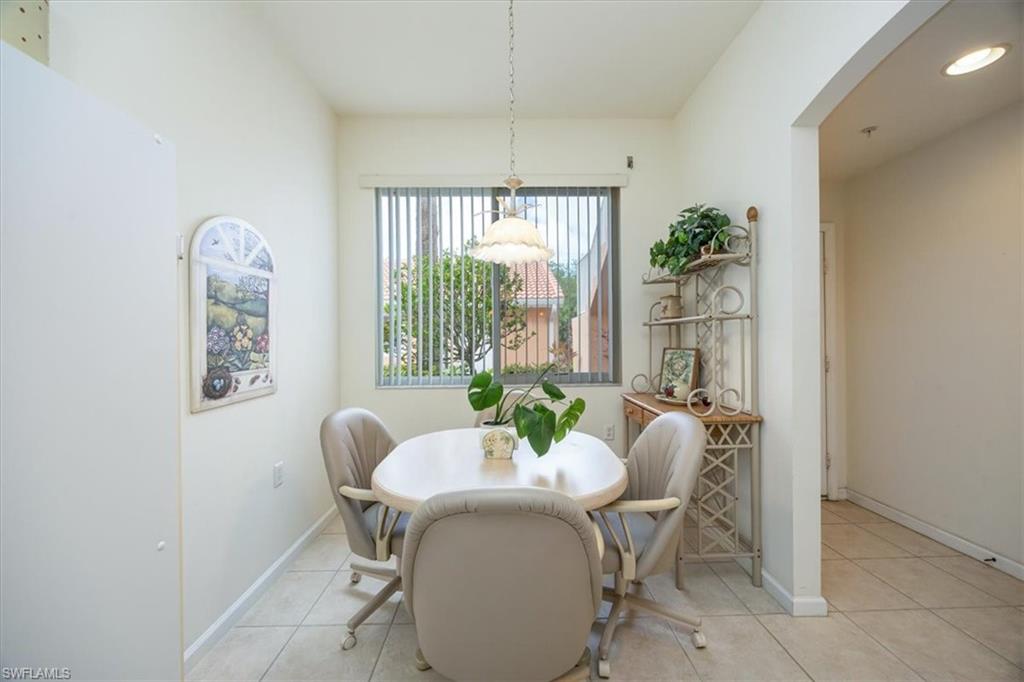 Breakfast area can also be used as an office area or for overflow sleeping