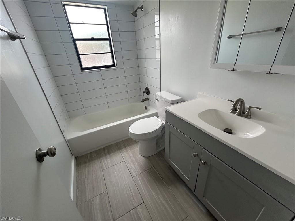4712 SE 5th PL 102 photo 9