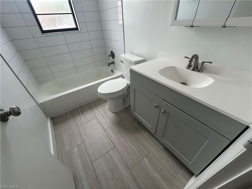 4712 SE 5th PL 102 photo 8