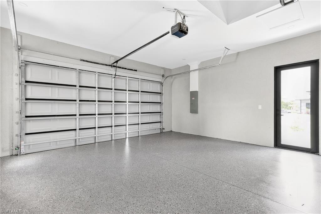 1114 Bari ST E photo 31