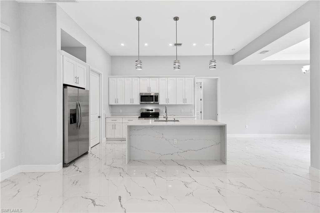1118 Bari ST E photo 34
