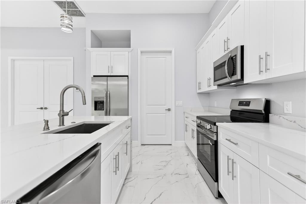 1118 Bari ST E photo 10