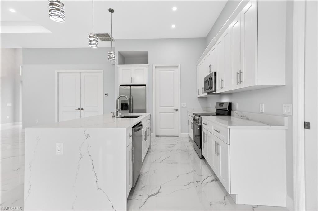 1118 Bari ST E photo 8