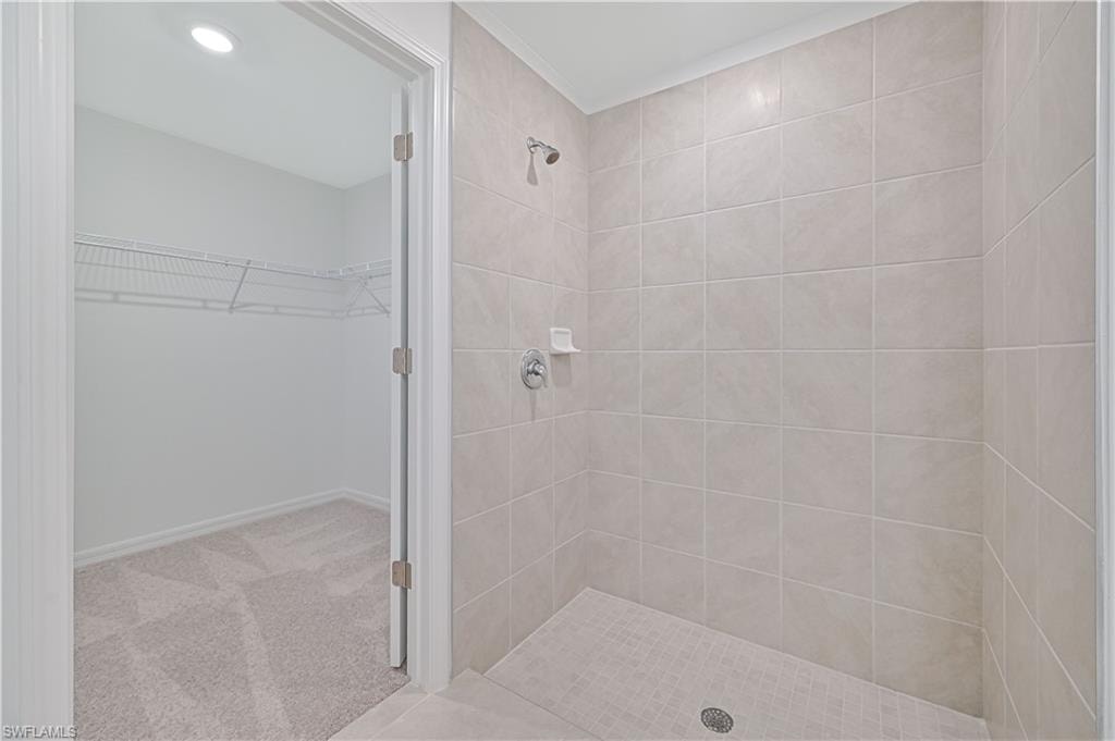 Bathroom featuring a tile shower