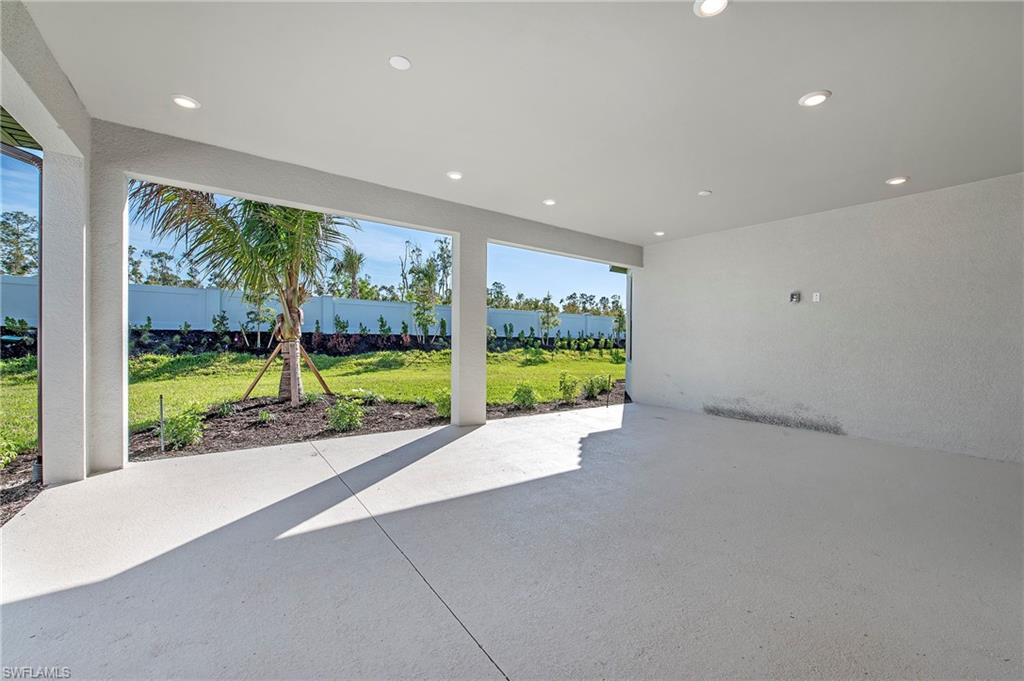 Lanai has been screened in since pictures were taken.
