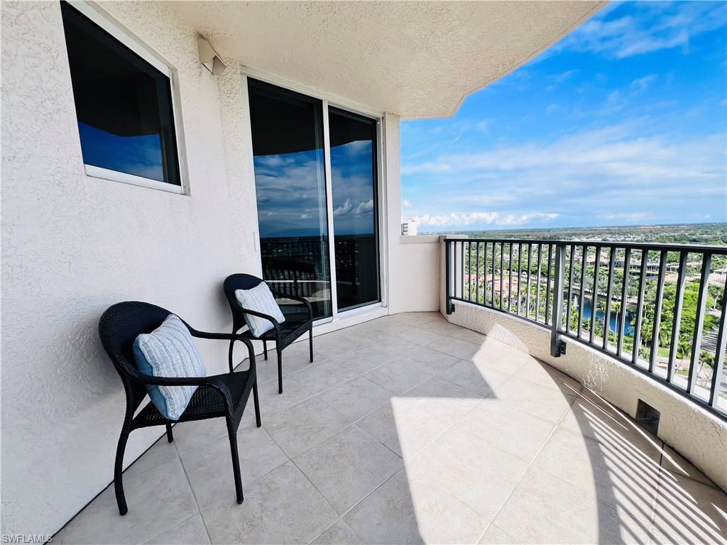 Balcon between the two guest bedrooms.