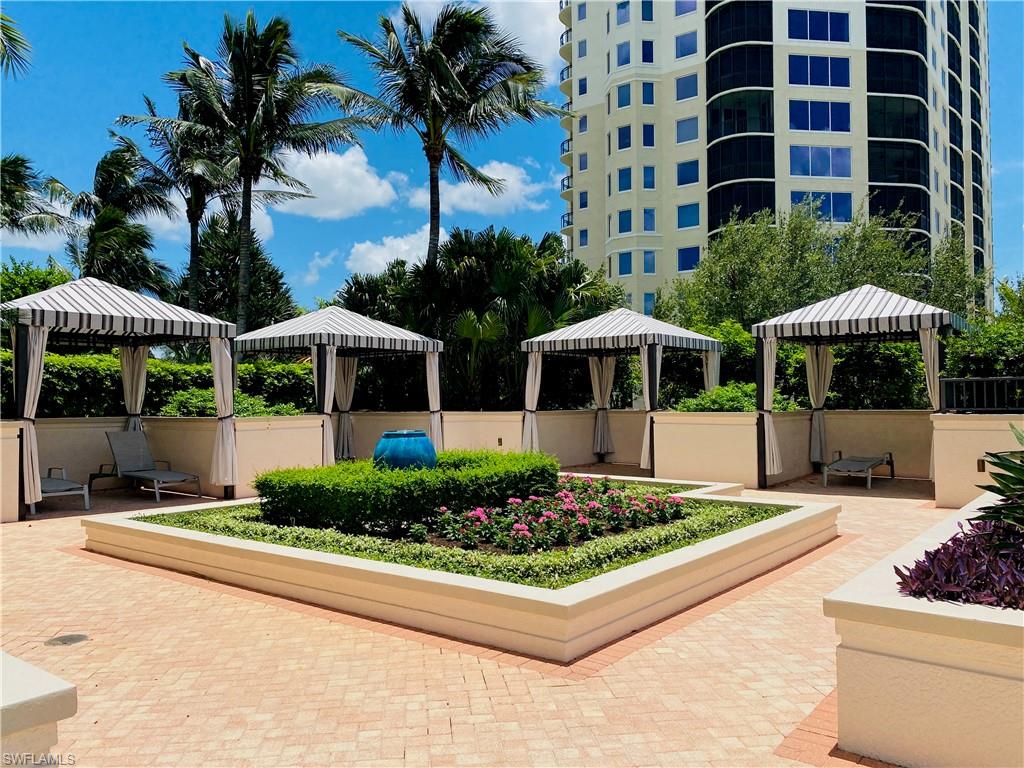 Pool Cabanas