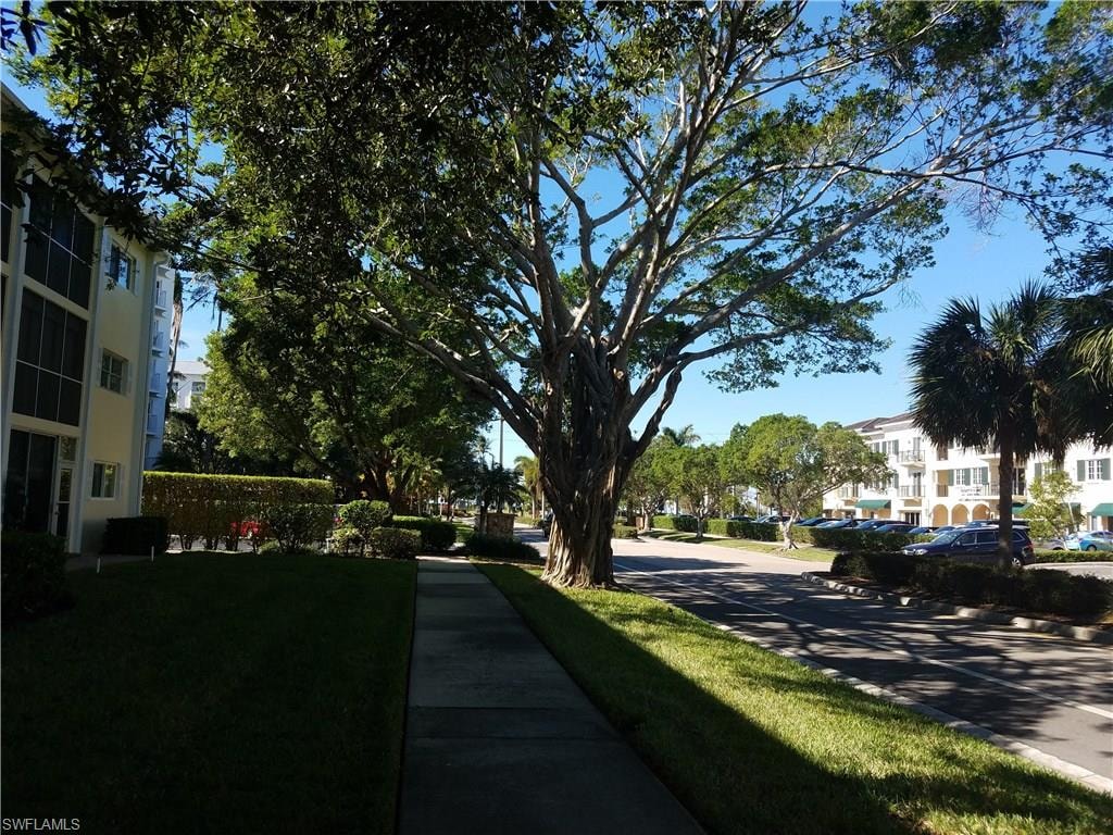 CALUSA CLUB Across street to Lowdermilk Park access to beach