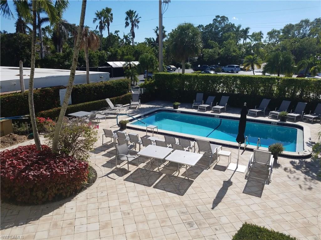 courtyard swimming pool, grill , hammock,chairs umbrellas