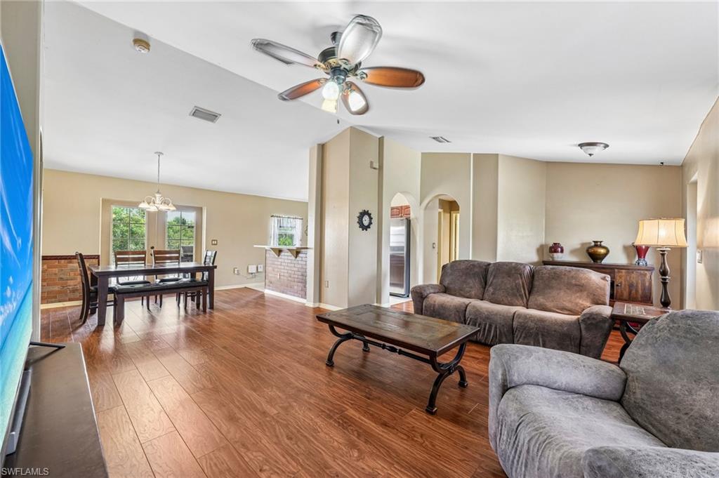 437 Raymer ST photo 6