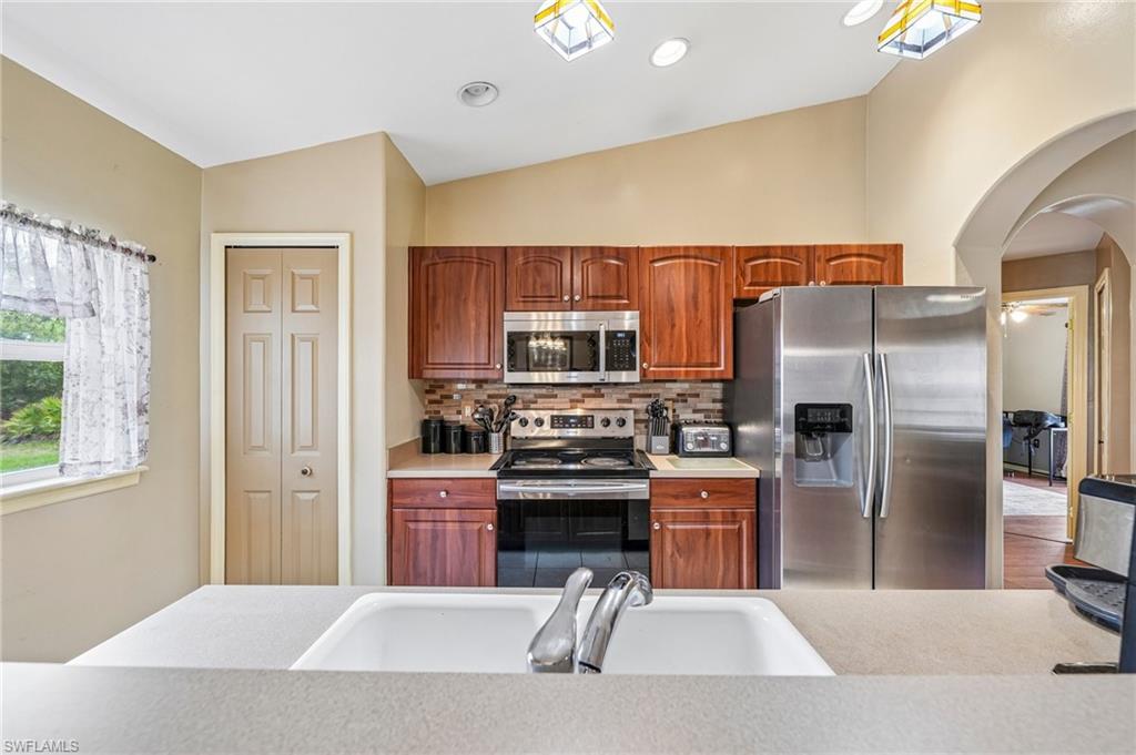 437 Raymer ST photo 13