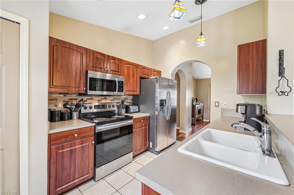 437 Raymer ST photo 11
