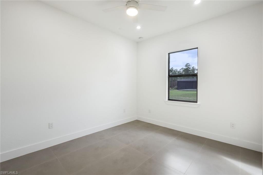 2806 Golden Gate BLVD W photo 23