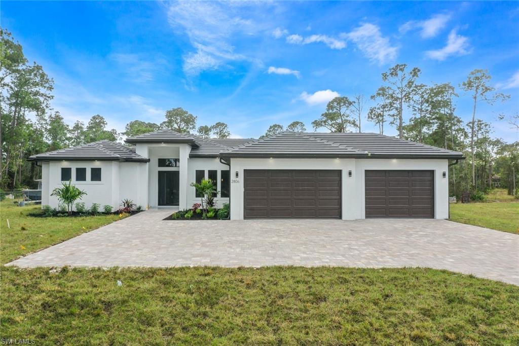 2806 Golden Gate BLVD W