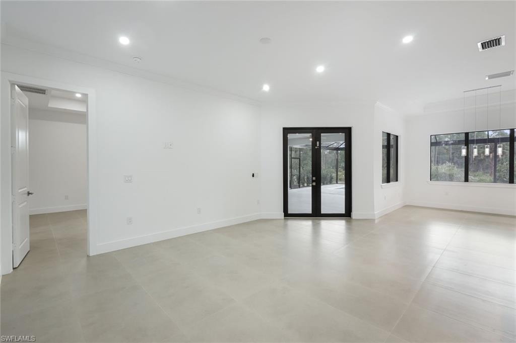 2806 Golden Gate BLVD W photo 9