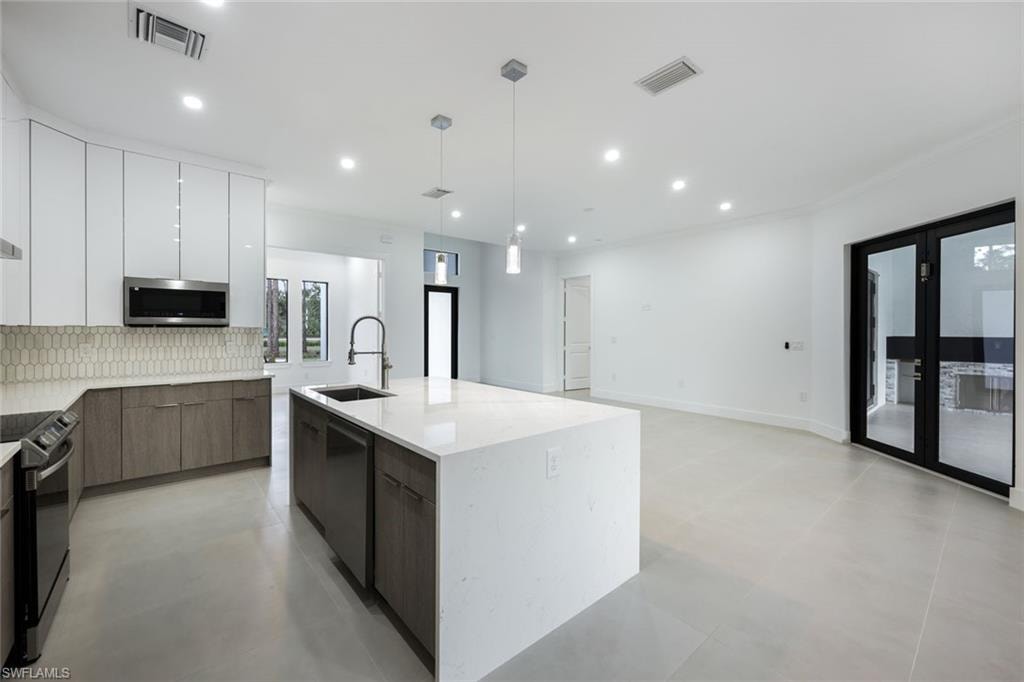 2806 Golden Gate BLVD W photo 14