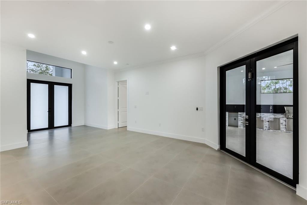 2806 Golden Gate BLVD W photo 8