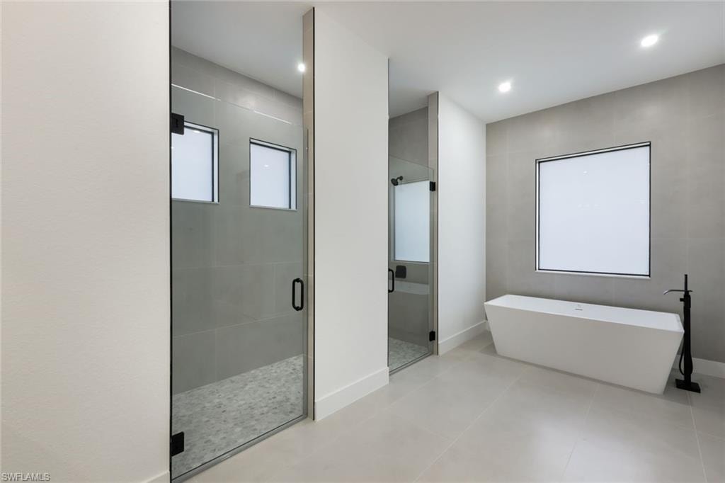 2806 Golden Gate BLVD W photo 21