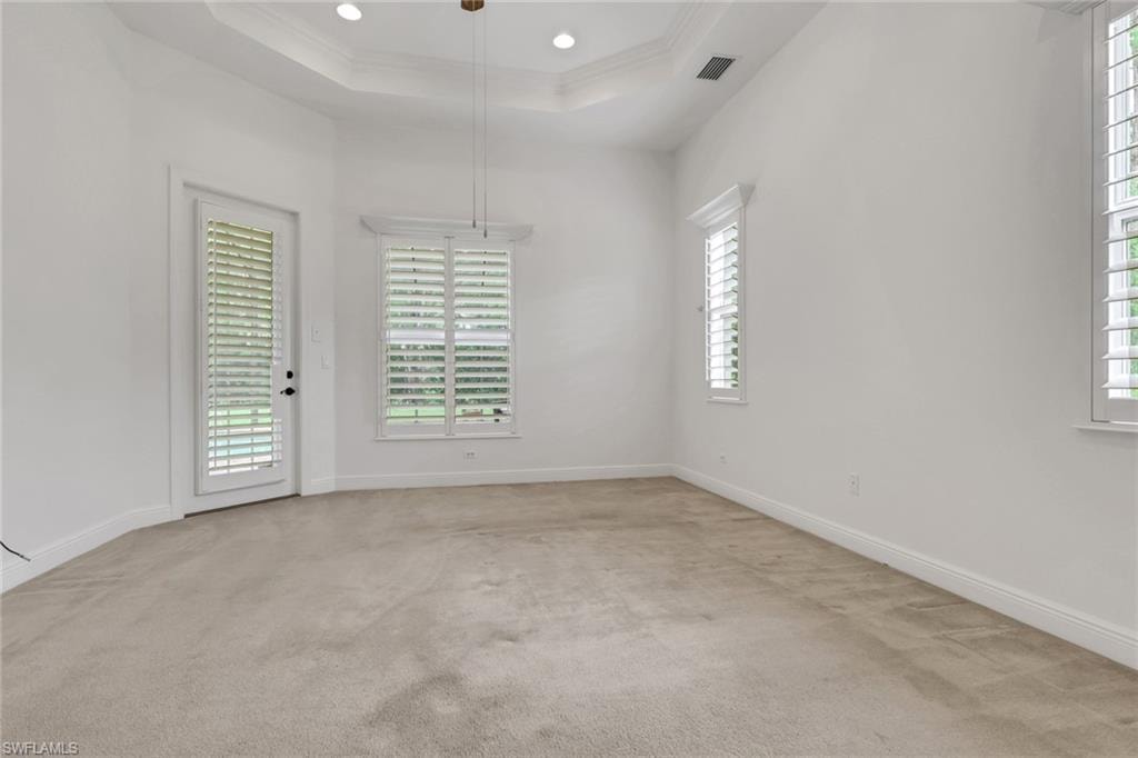 10233 Avonleigh DR photo 13