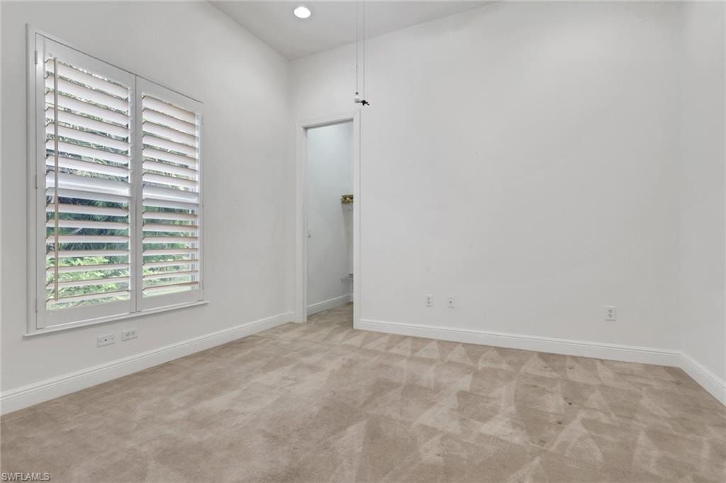 10233 Avonleigh DR photo 16