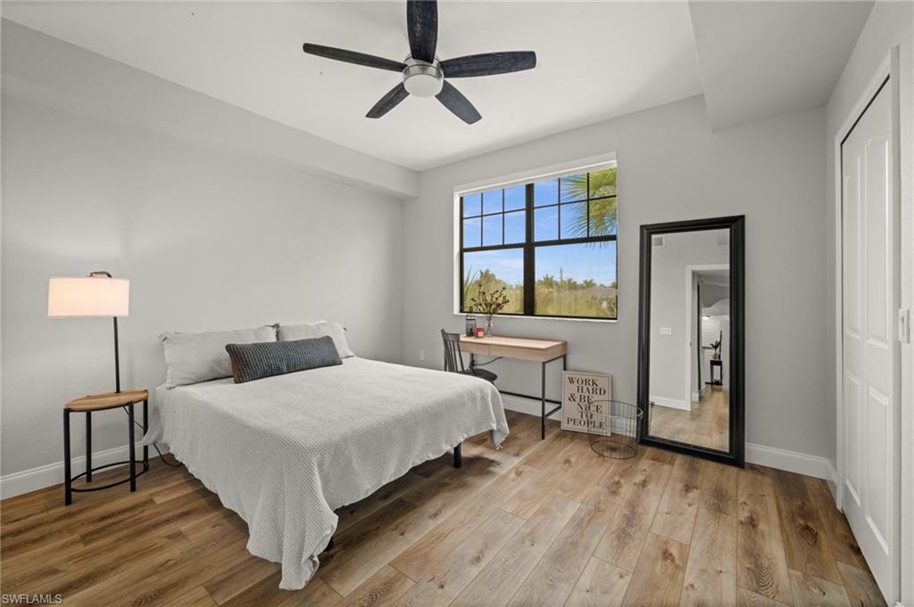 2nd bedroom w/ walk in closet