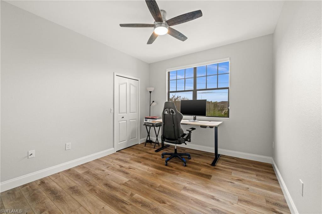 3rd bed room w/ walk in closet