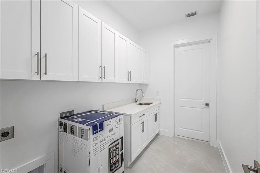 2840 Golden Gate BLVD W photo 28