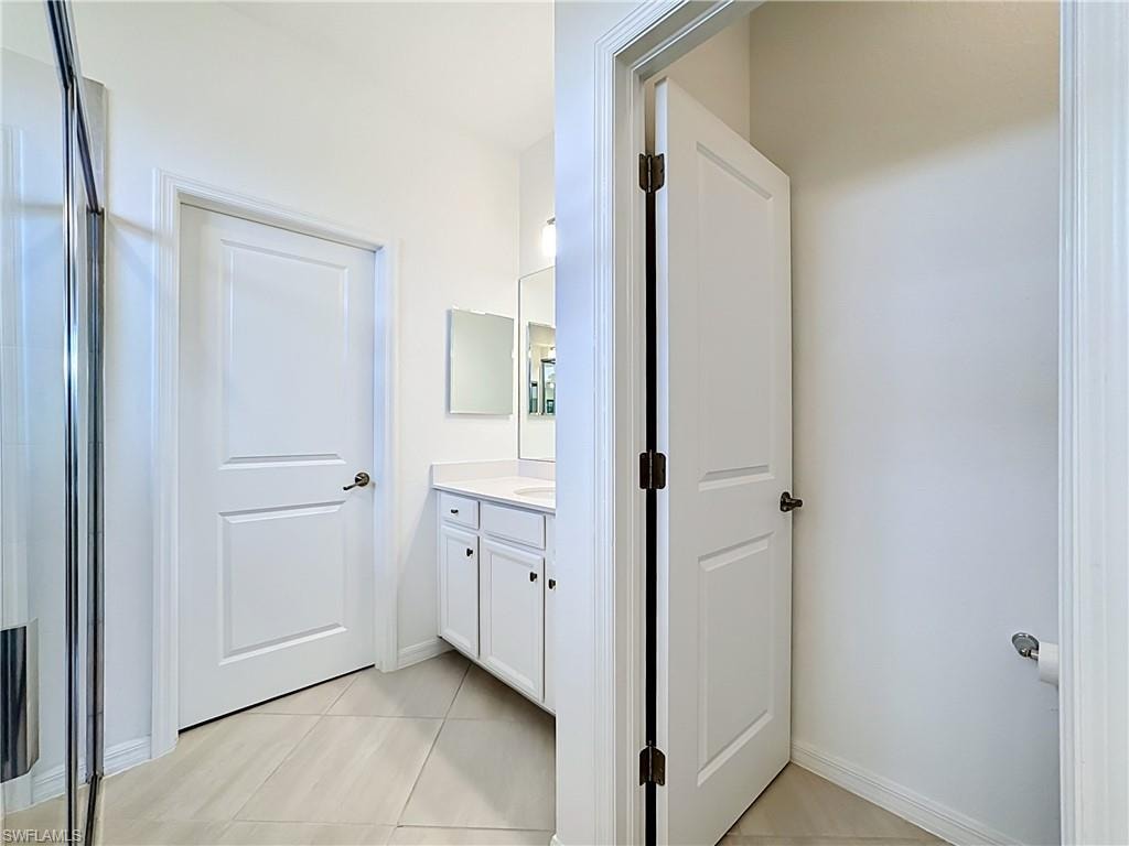 2558 Vine AVE photo 32